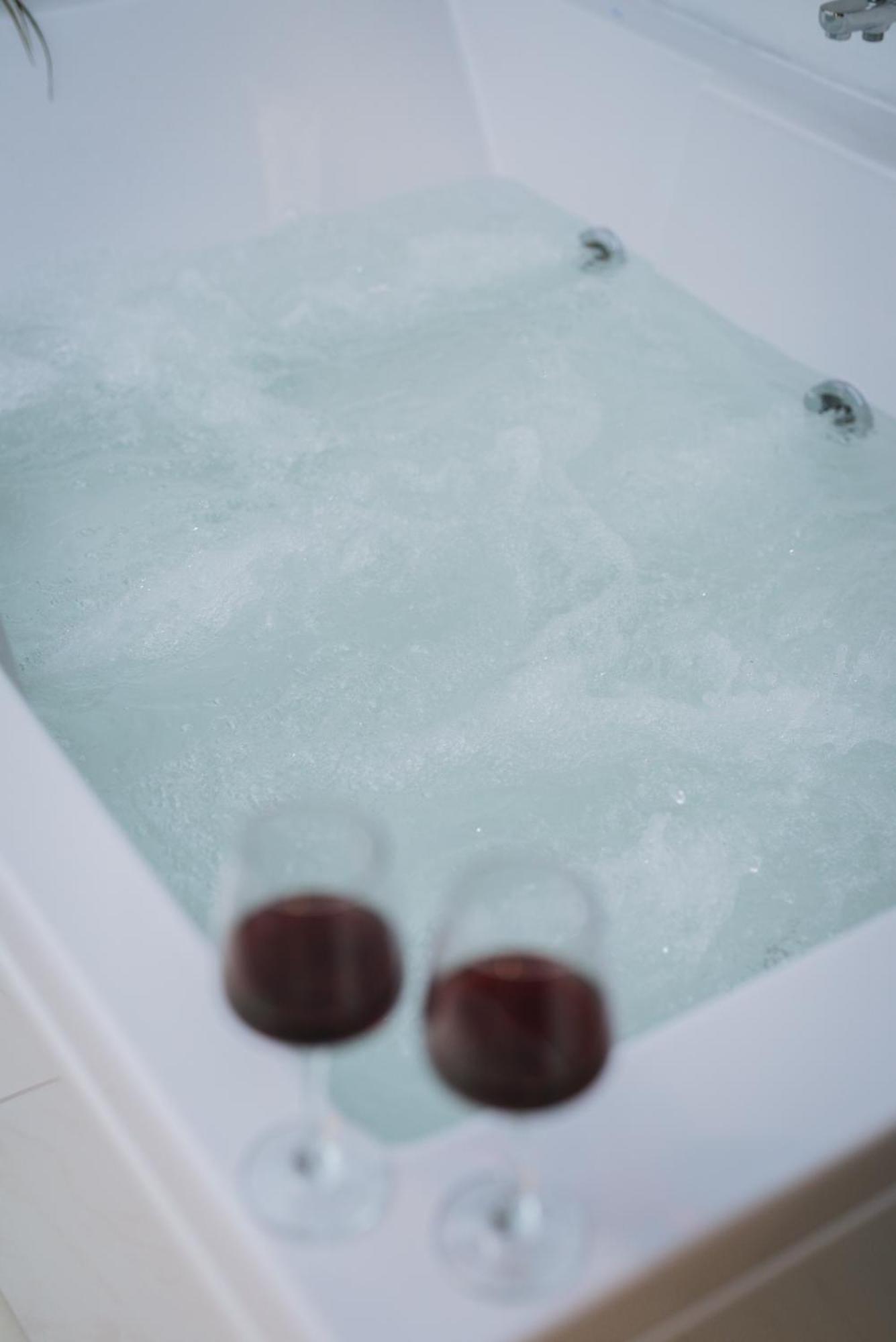 Stylish Apt W Jacuzzi, 5 Min To White Tower 塞萨洛尼基 外观 照片