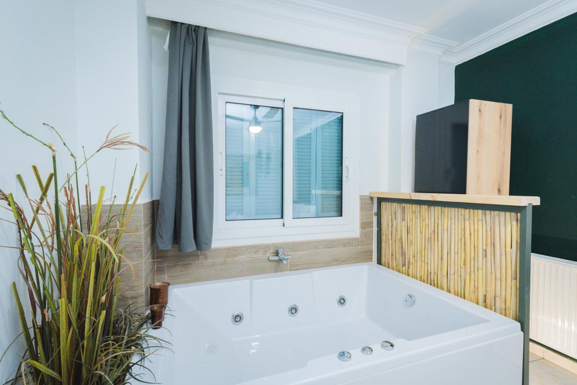 Stylish Apt W Jacuzzi, 5 Min To White Tower 塞萨洛尼基 外观 照片